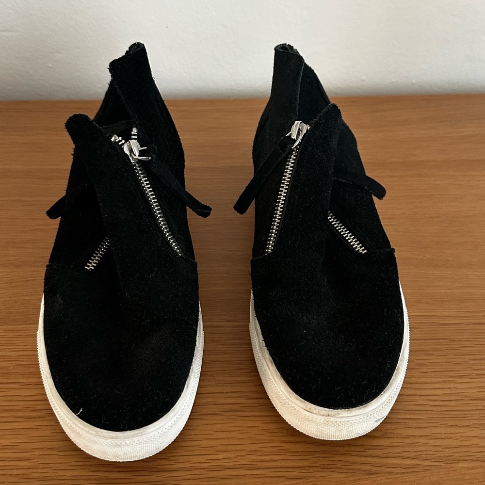 Steve Madden sneakers with zips and low platform, size 8
